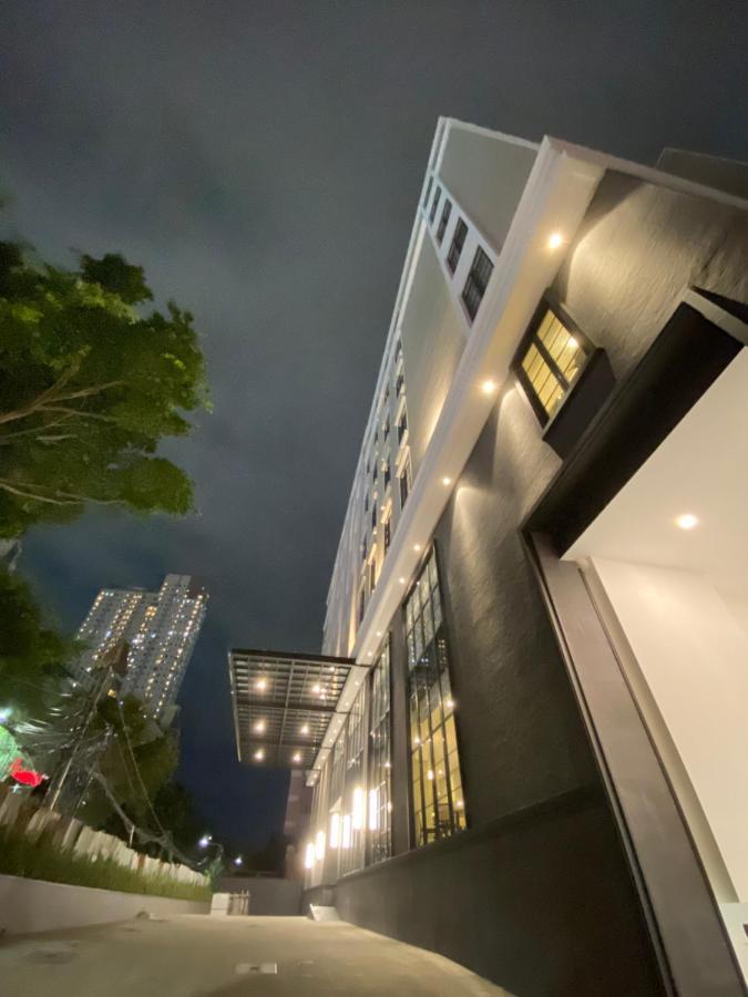 Maia Hotel Jakarta Exterior photo