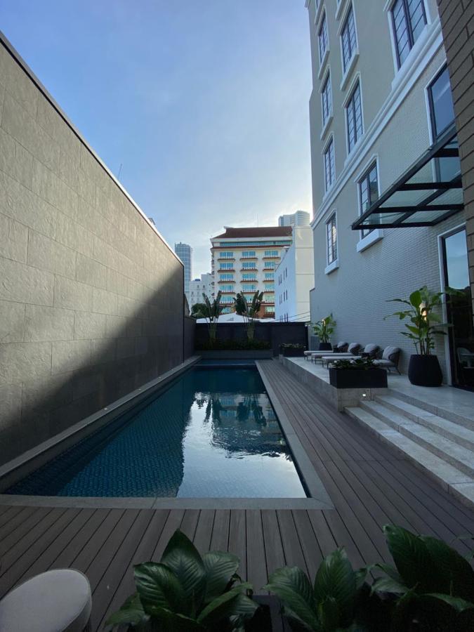 Maia Hotel Jakarta Exterior photo