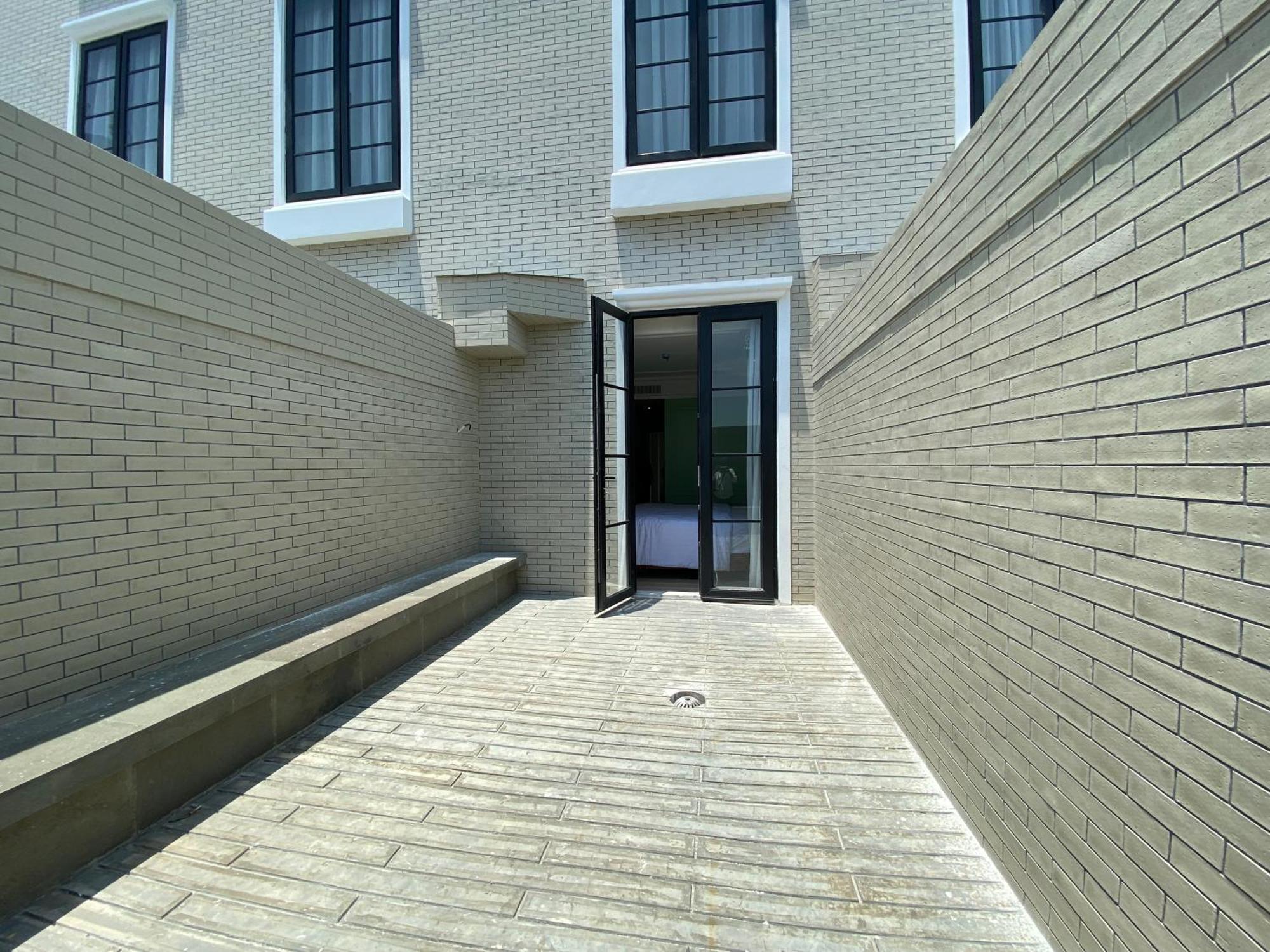 Maia Hotel Jakarta Exterior photo
